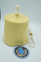 Load image into Gallery viewer, Vintage Juicer Oster Automatic USA made, 120 Volts-1.3 AMPS - ohiohippiessmokeshop.com
