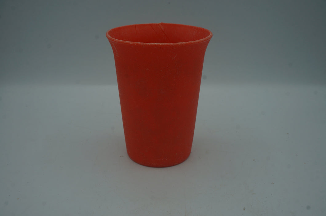 3.75x2.75in vintage Tupperware cup- ohiohippies.com