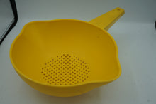 Load image into Gallery viewer, mid-century Tupperware strainers- ohiohippies.com
