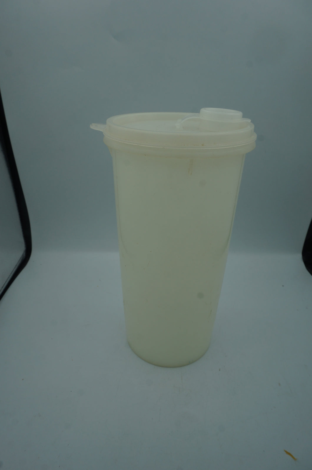 vintage Tupperware container- ohiohippies.com