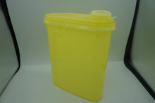 Load image into Gallery viewer, vintage Tupperware lemonade pitcher- ohiohippies.com
