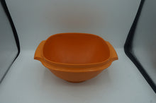 Load image into Gallery viewer, vintage Tupperware bowl- ohiohippies.com
