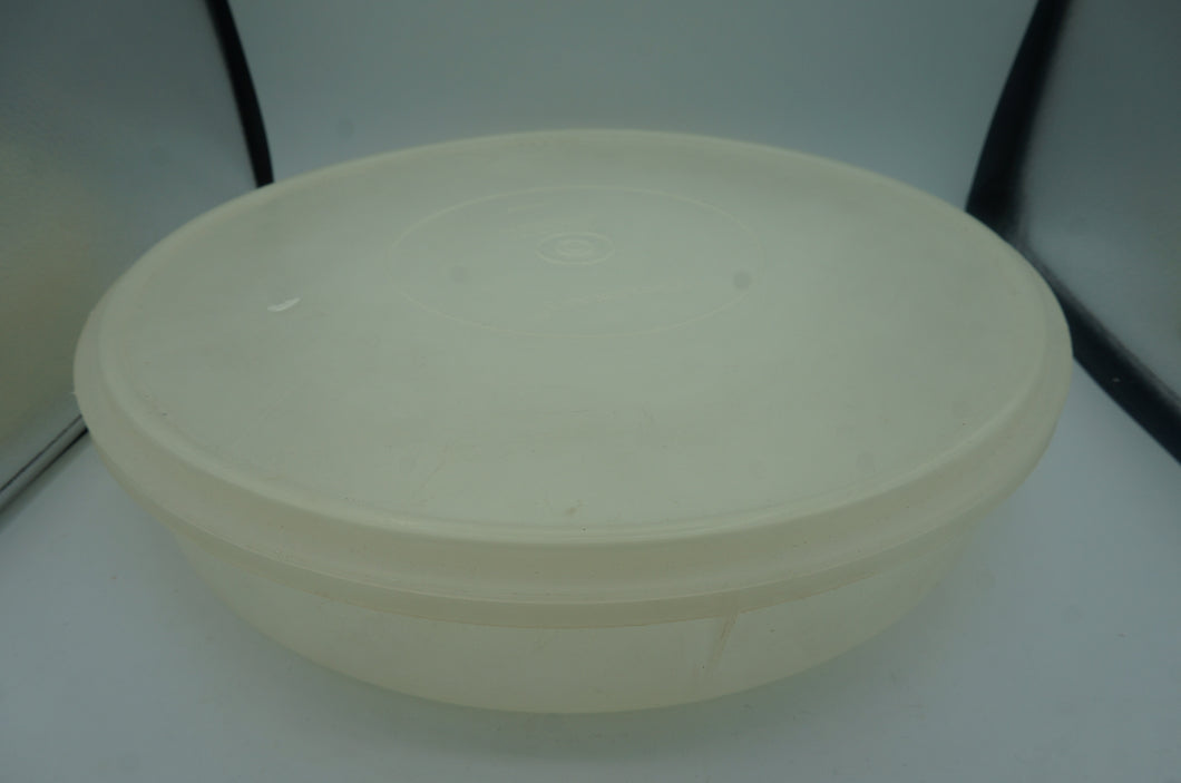 large vintage Tupperware container- ohiohippies.com