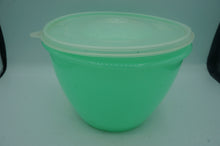 Load image into Gallery viewer, vintage Tupperware lettuce keeper- ohiohippies.com
